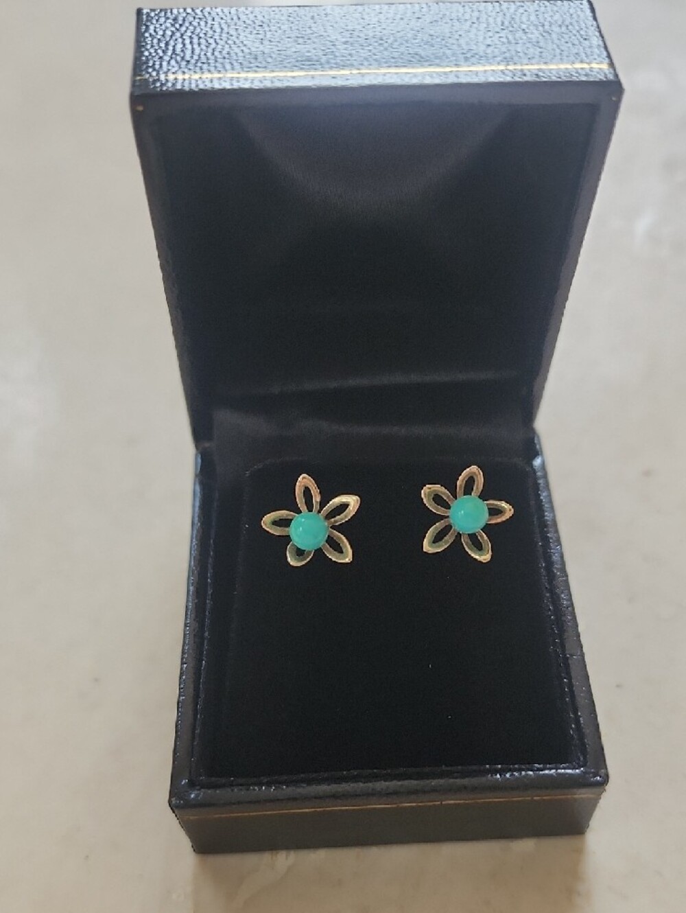 13.75k Gold And Turquoise Earrings